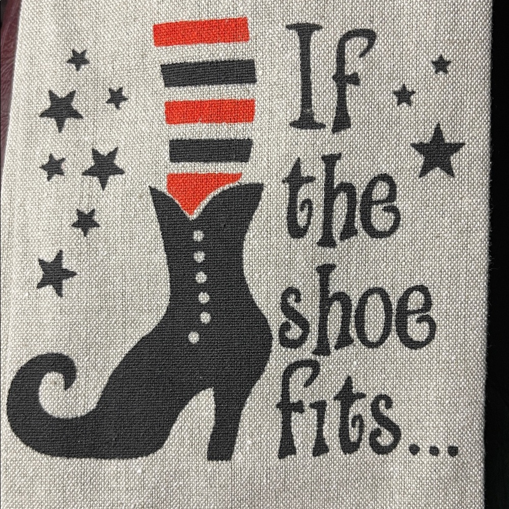 2 Halloween kitchen towels NWT - Picture 4 of 7
